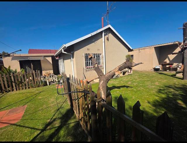 4 BEDROOM HOUSE FOR SALE IN VAN DYK PARK